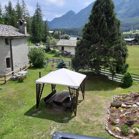 The Snow - Appartamento Panoramico Con Balcone Champoluc Luaran gambar